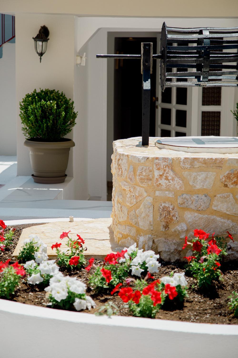 Corinth Iris Garden Retreat 아파트 호텔 외부 사진
