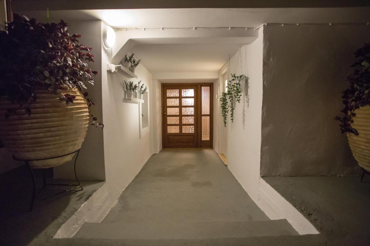 Corinth Iris Garden Retreat 아파트 호텔 외부 사진